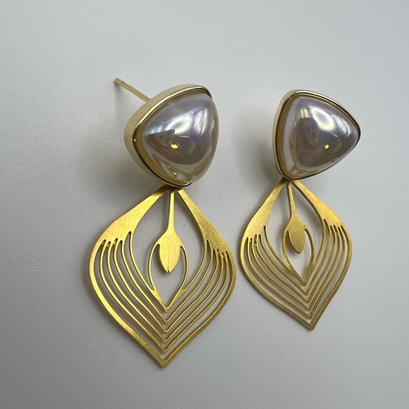 Delicate Art Deco-Inspired Dangle Earrings- Gold Elegant Stylish Earrings - Picture 5 of 16